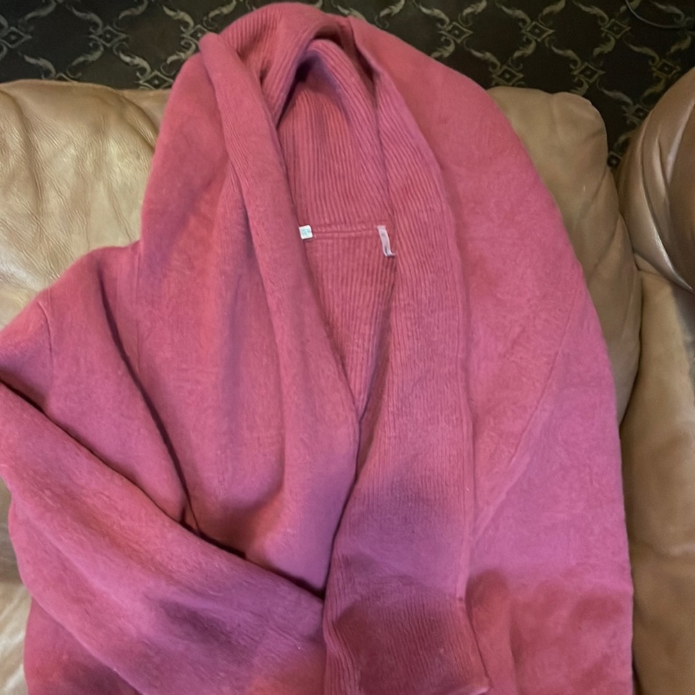 MDL Knits 100% cashmere maroon cozy and beautiful sweater